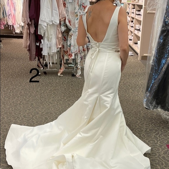 New with tags, size 6 wedding gown. - Picture 2 of 2